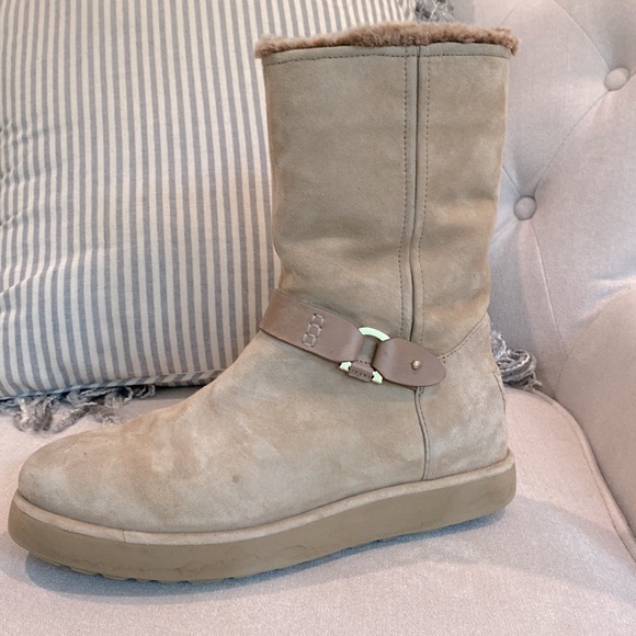 Beige UGG Boots - Women’s Size 7 - Picture 5 of 9